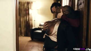 Pervy ភ្ញៀវចង់រួមភេទជាមួយនឹងស៊ិចស៊ីទ្រព្យ Osa ស្រឡាញ់និងបន្ទាប់មកគាត់នឹងទិញផ្ទះ