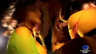 Ман мехоҳам, чун бибӯсам як бача ба ман мекушед,