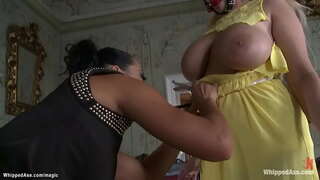 Si kecil dominatrix Sandra Romain cambuk besar boobs tinggi berambut perang Czech lesbian hamba Malaikat Wicky kemudian dubur fucks dia di tali ikatan dengan tali pada zakar