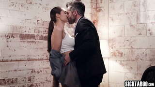 Sexy MILF Bella Rolland ka fucked pakeke, me te hohonu, me te ia pai i te reira na nui