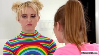 ���रम carwash teens घासून उमटवलेला ठसा प्रत्येक इतर मांजर काम केल्यानंतर