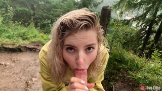 Gadis cantik mengambil ini jauh ke dalam mulutnya di bawah hujan - Eva Elfie Gadis cantik mengambil ini jauh ke dalam mulutnya di bawah hujan - Eva Elfie