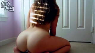 ���રે કાર્પેટ પર ડિલ્ડો અશ્લીલ